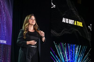 Phần lớn nhân viên và cả doanh nghiệp đang dùng AI cực kỳ lãng phí, chỉ khai thác được một phần...