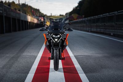 ktm-1390-super-duke-gt-3.jpg