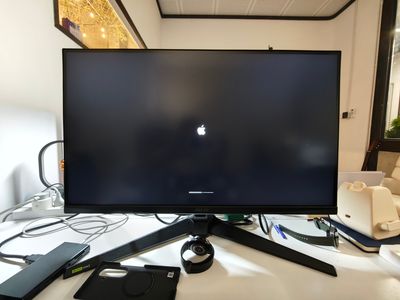 Màn hình ASUS mà sao logo kì kì ta