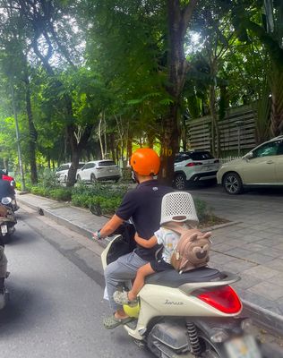 Ngày nào cháu bé cũng bị úp sọt lên đầu