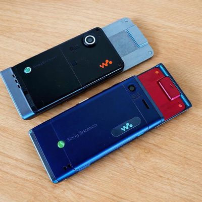 Còn ai giữ em nó không?