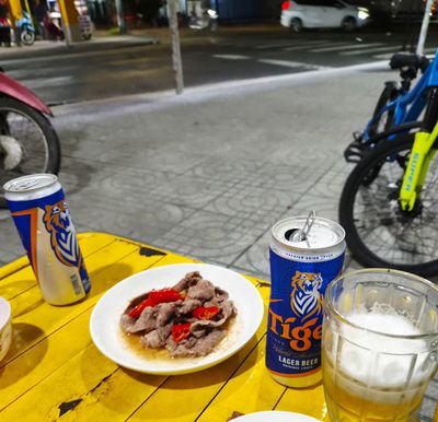 Mưa gió làm vài lon.