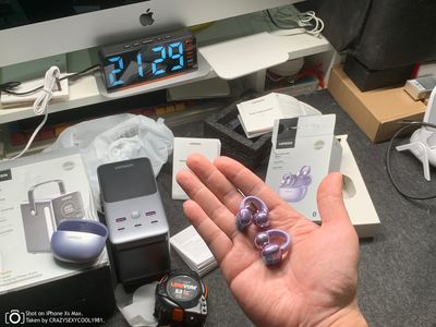 Được tặng kèm, ngặt nỗi shop quyết ko cho đổi màu đen, ngẫm cay