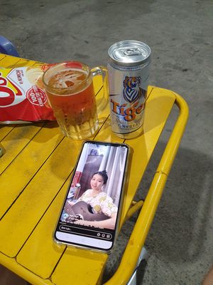 Mưa gió làm vài lon