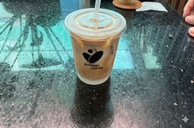 Định đăng hình khoe ly cafe mà thịnh xóa mất bài.