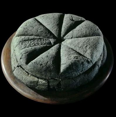 Một ổ bánh mì sourdough 2000 năm tuổi