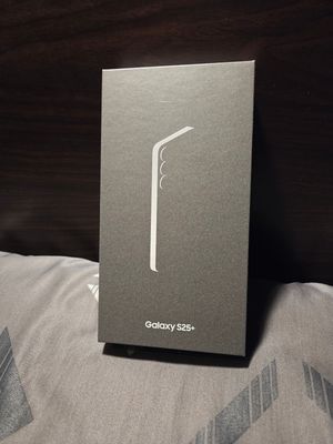 Gửi tặng idol nguyễn bửu thịnh cái S25+ để nguyễn bửu thịnh dùng chung với ví sen to màu hồng....