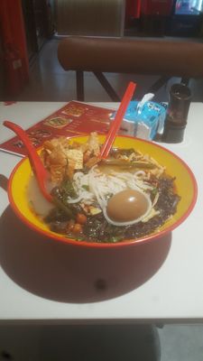 Đọc thấy cách hành văn quen quen...