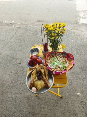 Cúng rằm, gà vườn quá rẻ 200k hơn 2 kí làm sẵn đem về luộc và cúng thôi!