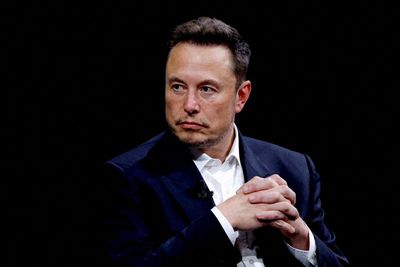 Elon Musk: Instagram được thiết kế để làm cho mọi người trông hạnh phúc và đẹp hơn so với thực tế.