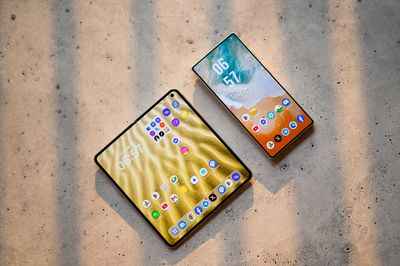 điện thoại gập mở ra đúng đã