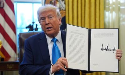 TIỀN USD SẮP IN CHỮ KÝ ÔNG TRUMP