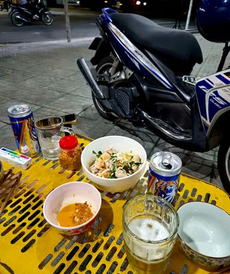 Hết việc làm vài lon