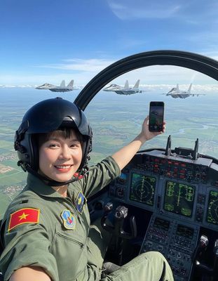 AE, lão lão nào thích lái máy bay hông...!!!