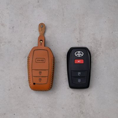 Bao da chìa khoá xe Toyota Hilux 2026. Hình như mẫu chìa này cũng được dùng chung cho nhiều dòng...