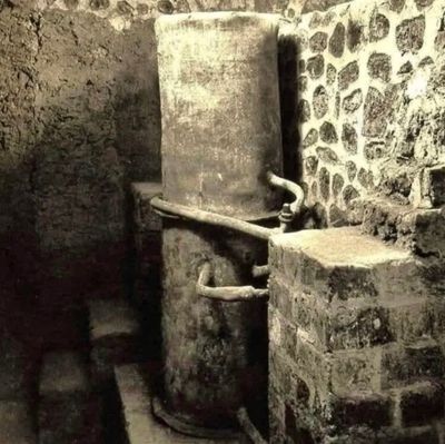 2000 năm trước người La Mã đã có hệ thống đun nước nóng để tắm và sàn đã có sưởi ấm.