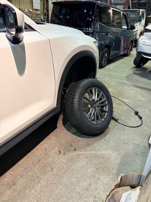 Thay “bộ móng” mới cho con “ngựa sắt”.