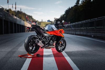ktm-1390-super-duke-gt-5.jpg