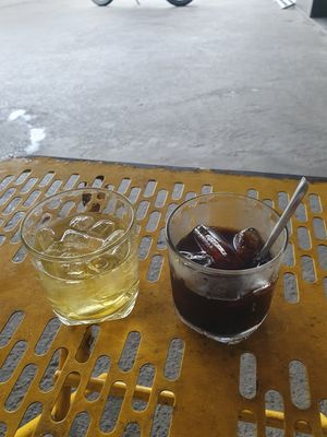 Làm cốc trà đá cho giống idol