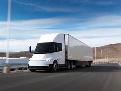 Tesla Semi chính thức vào sản xuất hàng loạt, nhà máy Nevada nhắm 50.000 xe mỗi năm