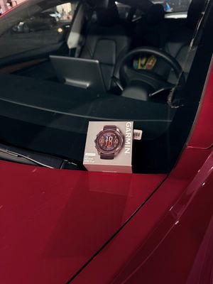 Nay ra xe thấy có hộp gì lạ lạ :D