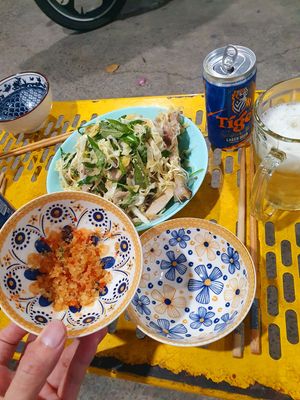 Gỏi gà chấm muối ớt