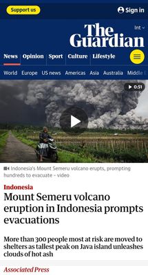 - Dưới đất đang có cái j lạ lắm thì phải!