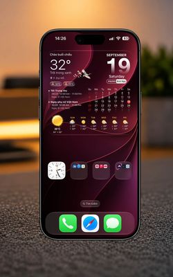 Lên iOS27 mà chưa biết làm cái màn hình màu Burgundy của iPhone 18 thì thật thiếu sót