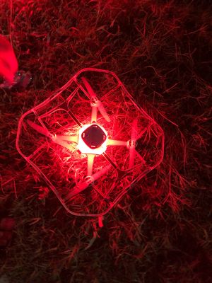 Haha ..lượm được con drone biểu diễn ,trả anh lính