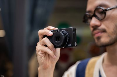 Ricoh cập nhật firmware v.1.11 cho GR IV, đã có màn trập điện tử