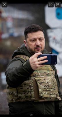 Thầy Zel cầm con 17 pro max deep blue đẹp téc nách