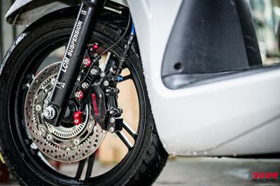 Lên heo dầu 4 pis #Accossato Honda SH350i tại #ttracing Việt Nam!