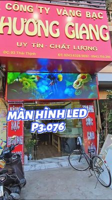 Cửa hàng mình cứ làm cái màn hình nhỏ nhỏ xinh xinh như này thì tha hồ quảng cáo quanh năm:...