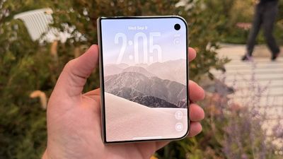 iPhone Duo có hợp với người thuận tay trái? Video đầu tiên nói "tạm ổn"