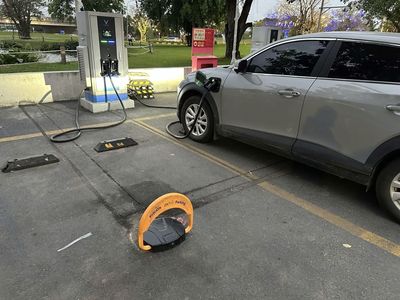 VinFast đã căng : VinFast thêm công cụ hỗ trợ khiến xe xăng không thể vào trạm sạc