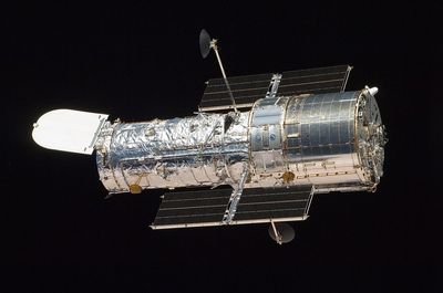 Hubble vừa hoàn thành vòng quay thứ 200.000 quanh Trái Đất, dù chỉ được thiết kế để sống 15 năm