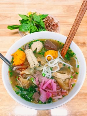 Sáng thứ 7 ngày nghỉ, ăn Bún Bò Huế