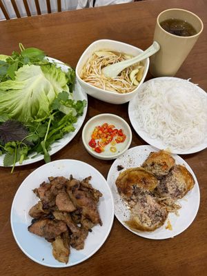 Buổi tối ăn bún chả mắm tỏi ớt