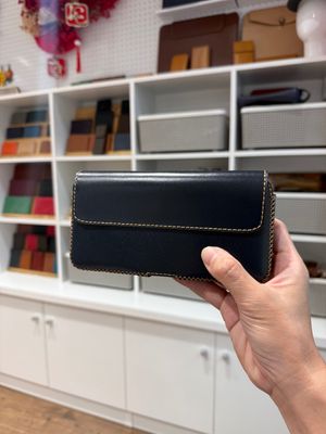 Ghé khắc tên mua hàng, thấy cái bao da đt để vừa y cái iPhone 14 pro max của mình => cái bao da...