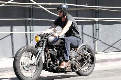 david-beckham-va-thu-choi-mo-to-phan-khoi-lon-autovina_01.jpg