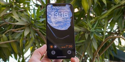 ️ Dùng ảnh chụp Trái Đất từ iPhone 17 Pro Max làm ảnh nền điện thoại kèm chức năng tạo ảnh...