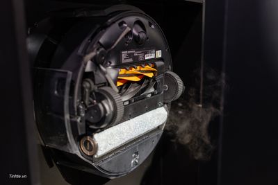 Dreame vừa giới thiệu robot lau nhà mới với tính năng phun hơi nước nóng (steam) để làm sạch hiệu...