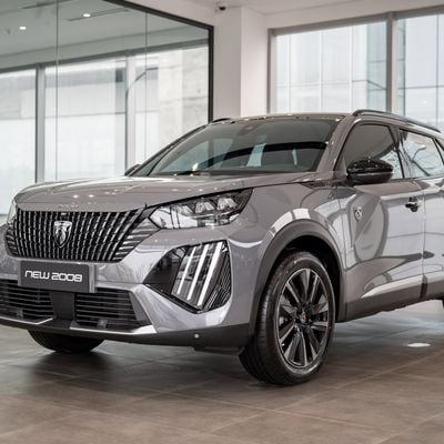Cận cảnh New Peugeot 2008 bản GT 2025: Ghế da Alcantara, ngoại hình thể thao, nổi bật hơn