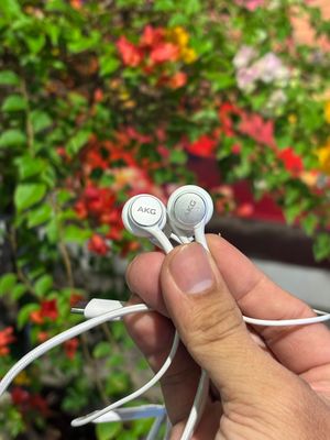 Không cần sạc pin - ko sợ rớt một bên.