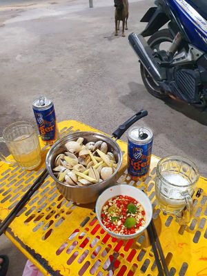 Trời lạnh húp nghêu hấp sả.