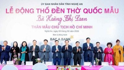 Ai ra nhận họ hàng kìa