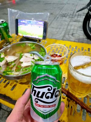 Mưa làm vài lon