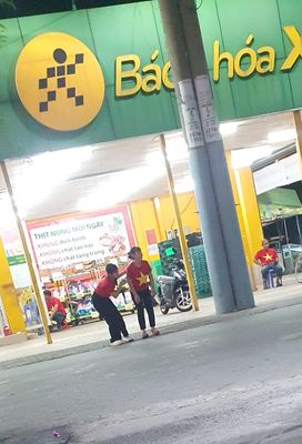 Bên bển có j vui