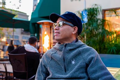 ai biết dc điều đặc biệt trong đôi mắt là giỏi rồi