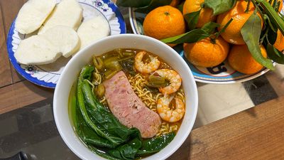 Ae ơi bảo quản rau xanh 1-2 tuần có khó không chỉ em với. Tôm thì em nấu chín để ngăn đá rồi ăn...